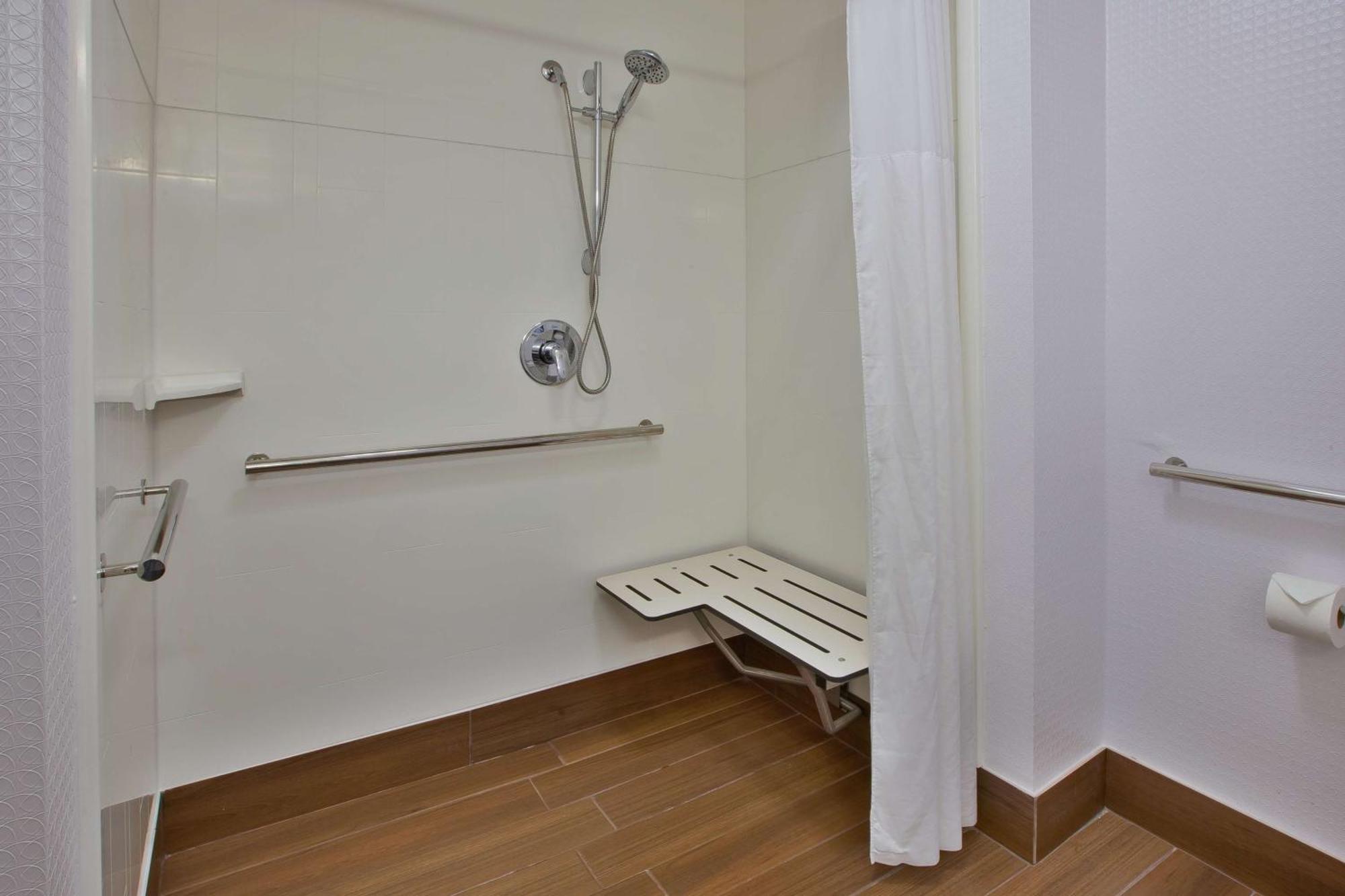 Hampton Inn Commerce/Нови Экстерьер фото