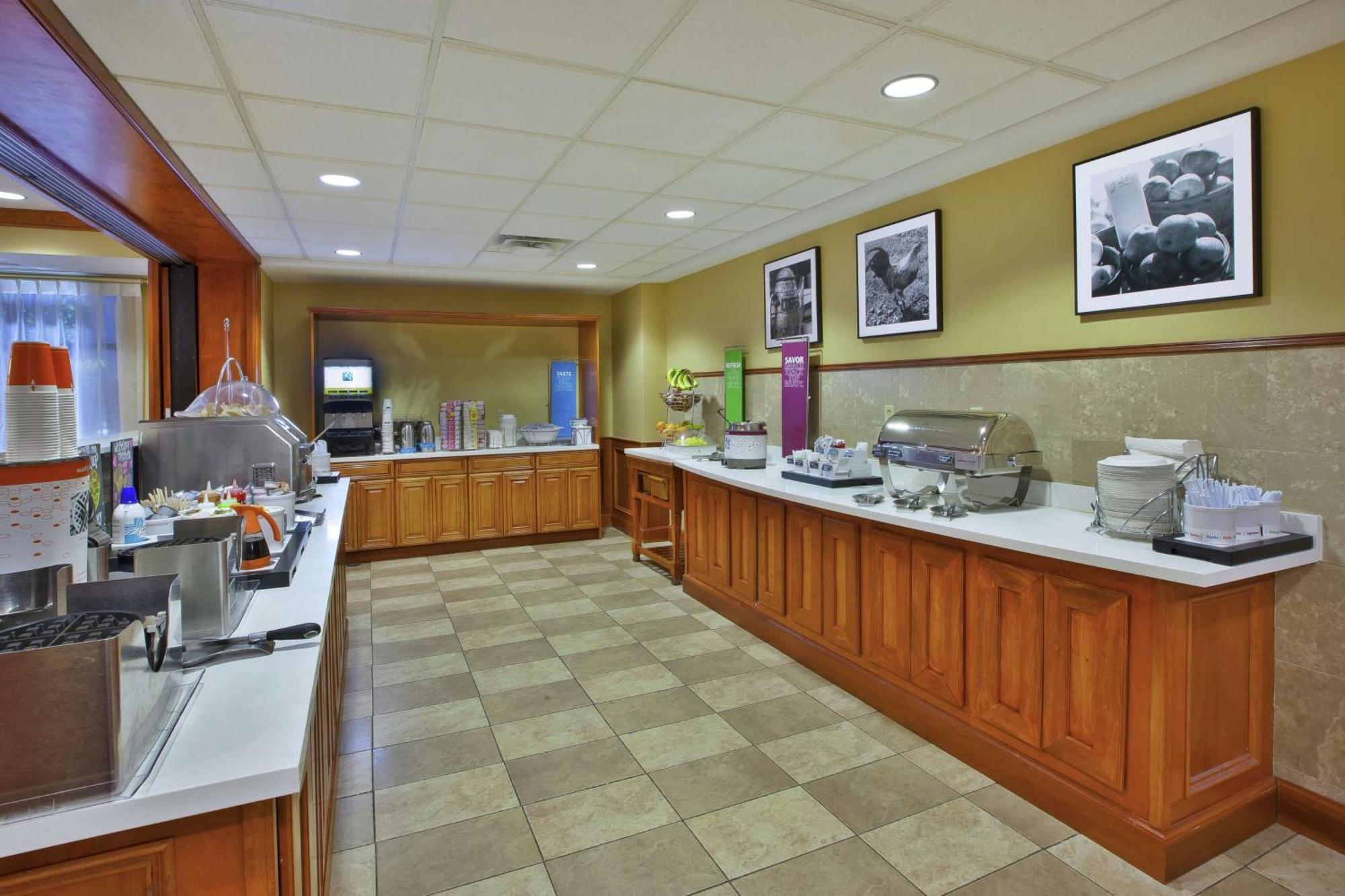 Hampton Inn Commerce/Нови Экстерьер фото