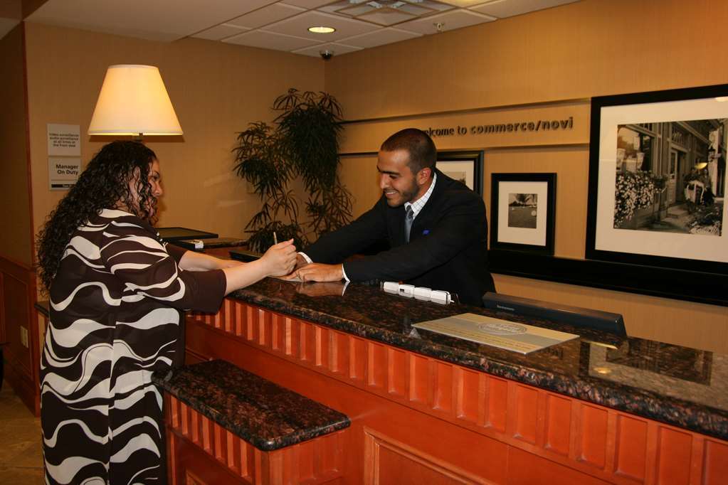 Hampton Inn Commerce/Нови Интерьер фото