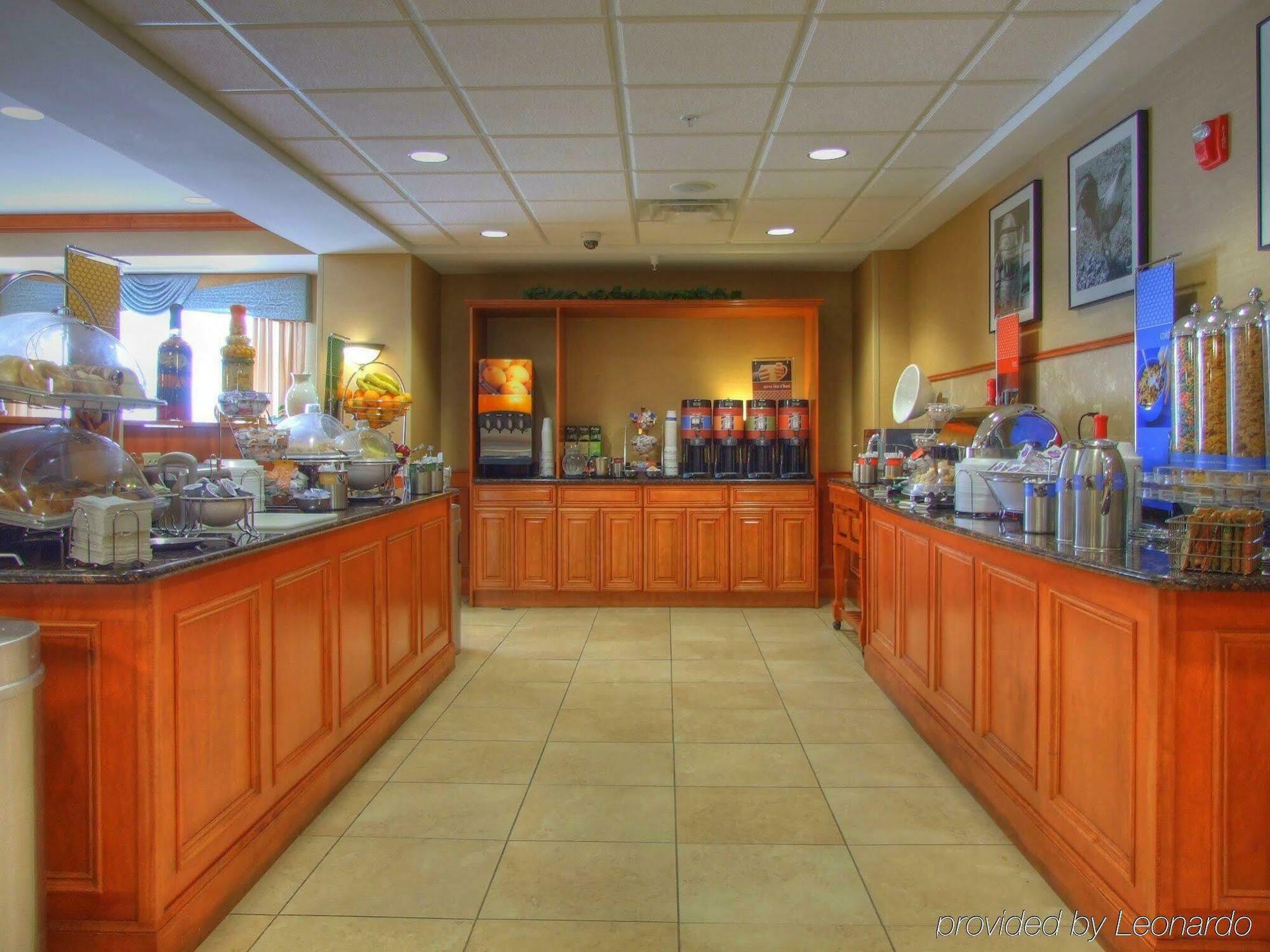 Hampton Inn Commerce/Нови Ресторан фото